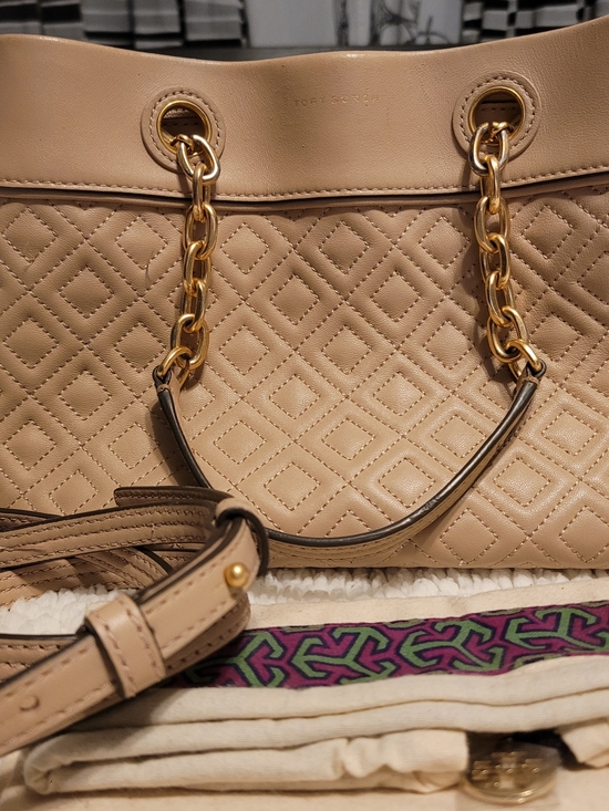 Tory Burch Handbags - Tory Burch Beige Quilted Leather Tote with Gold Chain Detail
